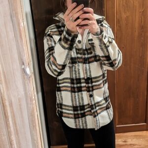 New without tags joie button up! Fleece perfect for fall size Xtra small